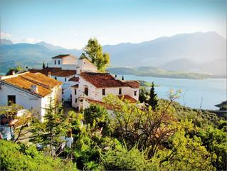 Edifici a Viñuela. 14 casas al hermoso lago viñuela!