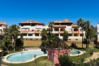 Planta baja  Calle bauhinias de baviera. Piso baja, amplia terraza, piscina!