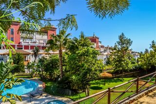 Planta baixa  Calle bauhinias de baviera. Piso baja, amplia terraza, piscina!