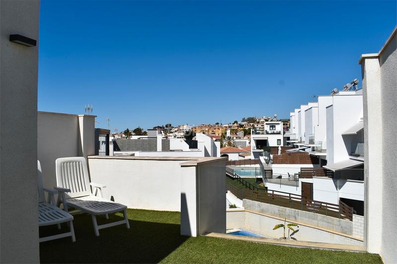 Foto aa40f0ed-d3eb-4801-9583-2ed7d32e005b. Casa a schiera con parcheggio piscina in Benajarafe