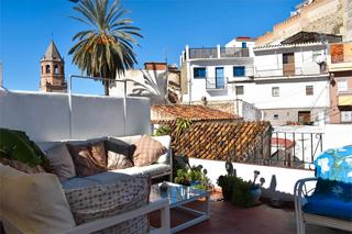 Xalet  Plaza santa cruz. Acogedora casa! gran terraza!