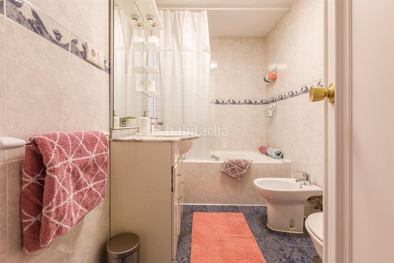 Foto bb06157f-7522-437d-bdb9-61214eb097f6. Pis a calle levante 2 a Centro Torre del Mar