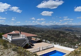Country house  Carretera de iznate 107d. Casa de campo con piscina,vistas!!!