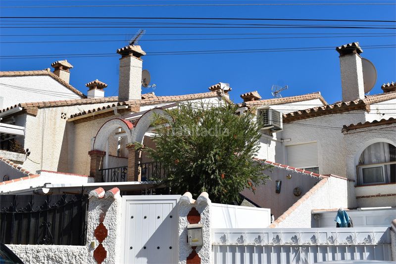 Foto 5d02b7f3-7127-4863-b3fc-7465f3b8ee1a. Casa adossada amb piscina a Caleta de Velez