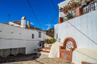 Mas à Calle almendro 6. Casa de pueblo en daimalos!