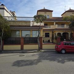 Edifici a Parets del Vallès. Conjunto residencial 3 pisos y local restaurante
