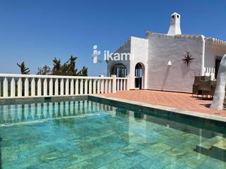 Xalet a Ráfol de Almunia. Casa con espacios amplios y vistas increíbles