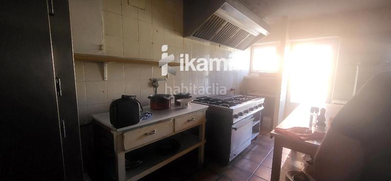 Foto 20943118-31d7-498b-8f4e-f11684183469. Edificio hostal restaurante sierra mar en Peguerinos