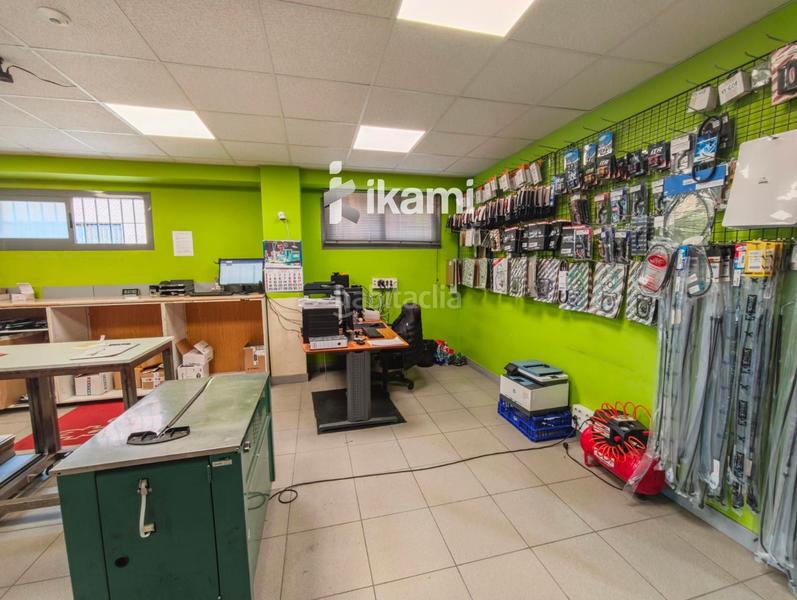 Foto 3bb91046-85ef-48b9-9fbd-0d9dd88ec877. Nave industrial nave 2406 exposicion, oficinas y taller con almacen motos en mostoles en Móstoles