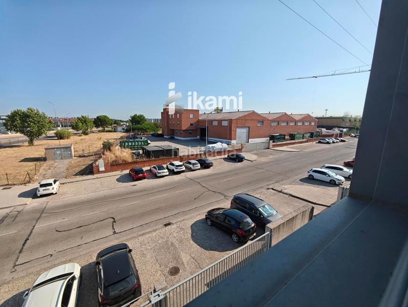 Foto 4af673dd-c2b1-4e56-9d7e-8a522c389c3b. Nave industrial nave 2406 exposicion, oficinas y taller con almacen motos en mostoles en Móstoles