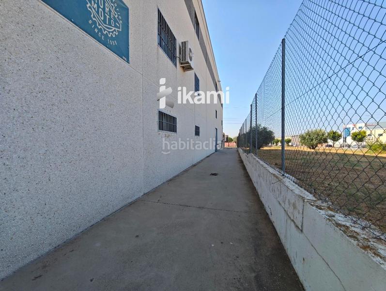 Foto 51645152-0e97-4c92-bba9-5c9d4073e717. Nave industrial nave 2406 exposicion, oficinas y taller con almacen motos en mostoles en Móstoles