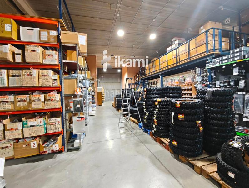 Foto 5de16a3a-b1b5-4089-b88c-e3781432db26. Nave industrial nave 2406 exposicion, oficinas y taller con almacen motos en mostoles en Móstoles