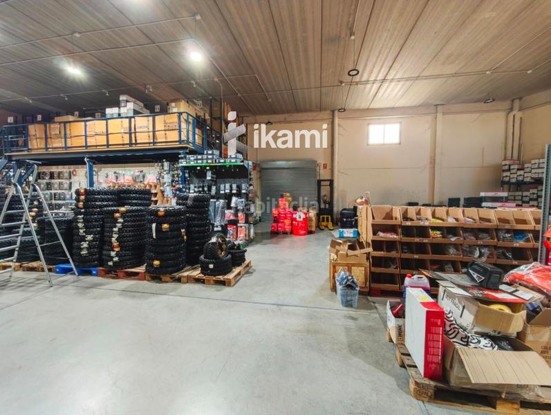 Foto 8ae0e0ff-0710-4752-a3d8-a4f80f05d20c. Nave industrial nave 2406 exposicion, oficinas y taller con almacen motos en mostoles en Móstoles