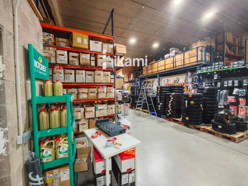 Foto 8c3aca7d-3ca5-4284-b928-8986e8de1ad5. Nave industrial nave 2406 exposicion, oficinas y taller con almacen motos en mostoles en Móstoles