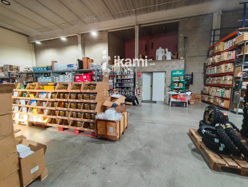 Foto b5c97b68-3c59-4ef3-ac9c-8404d8db1928. Nave industrial nave 2406 exposicion, oficinas y taller con almacen motos en mostoles en Móstoles