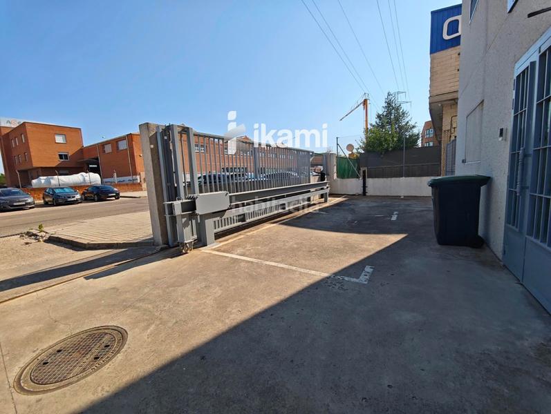 Foto f2d0279d-94e0-4816-a3cd-9e540cf8a2dc. Nave industrial nave 2406 exposicion, oficinas y taller con almacen motos en mostoles en Móstoles