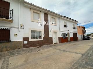 Casa adosada en Villanueva del Trabuco. Adosado de 98 m2 totalmente reformado en vva. del trabuco málaga