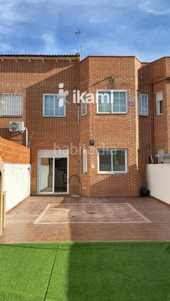 Foto d7e37330-8742-42b6-ba20-ded9d25608f8. Casa a schiera in Chozas de Canales