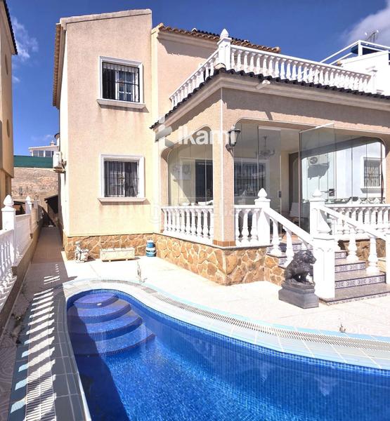 Foto 67540d54-b1eb-4f1e-b4f2-efb40eadfd78. Xalet amb piscina a Villamartín-Las Filipinas Orihuela