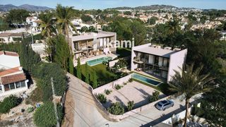 Chalet  La merced. Villas modernas en calpe con piscina privada, vistas al peñón y