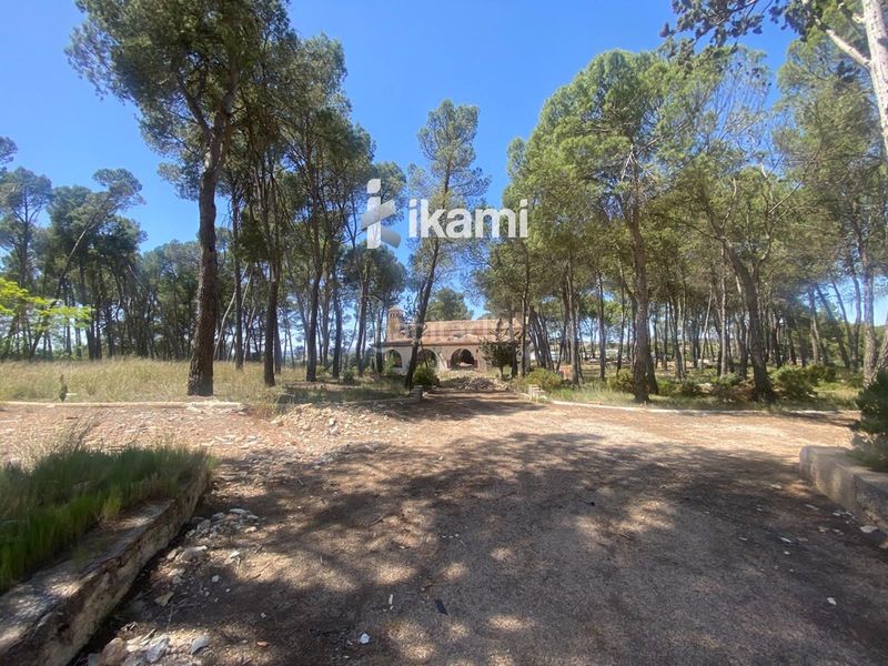 Foto 76a16aa5-45ce-452c-a48c-0a22b934552b. Edifici a Requena