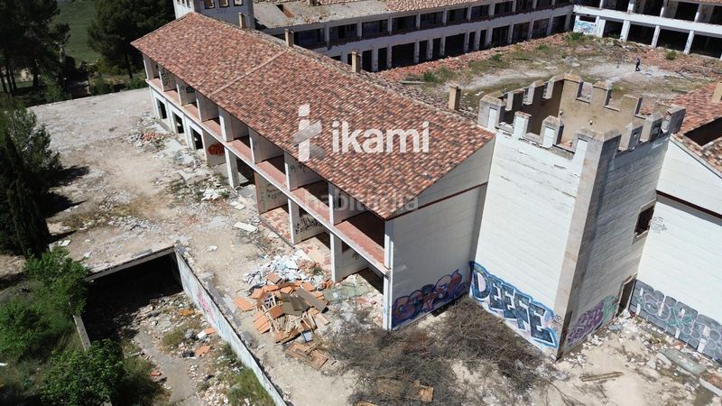 Foto f6c3e79c-ab02-4a12-9ea5-00a51c3b3242. Edifici a Requena