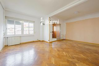 Pis a Media Legua. Piso con gran potencial de reforma  plaza de garaje en moratalaz