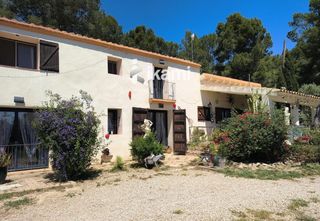 Terreny residencial  Poligono. Amplia parcela rústica con 2 chalets