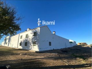 Terreno residenziale  13. Finca rústica de 545 hectáreas con varias construcciones