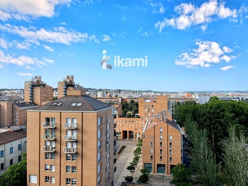 Foto 6b16e4da-e721-4355-9ffa-f9561d4aa054. Àtic amb calefacció a Eixample Nord Girona