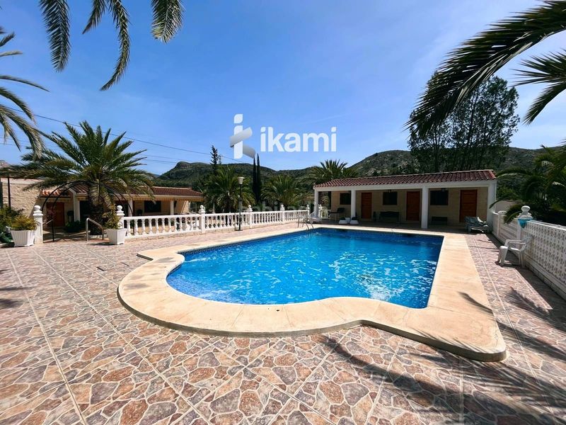 Foto a1b969d0-674c-43da-81a4-24326529dc8b. Xalet amb calefacció piscina a Centro Elda
