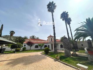 Chalet in Centro. Espectacular villa en elda