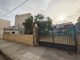 Terreno residencial  Blasco ibañez. Solar urbano de 948m2 con vivienda de 291m2