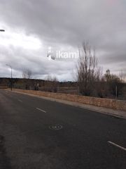 Terreno residenziale  Pisuerga. Parcela de 9.000m2 de uso terciario