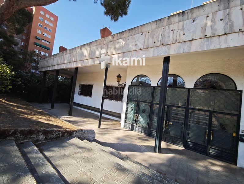 Foto 2f4e7339-9114-415c-844c-7f2e8ba28be8. Edificio  2472 mts uso comercial restaurante en Alcorcón