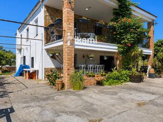 Chalet  Aigues blanques. Chalet independiente con 2 viviendas