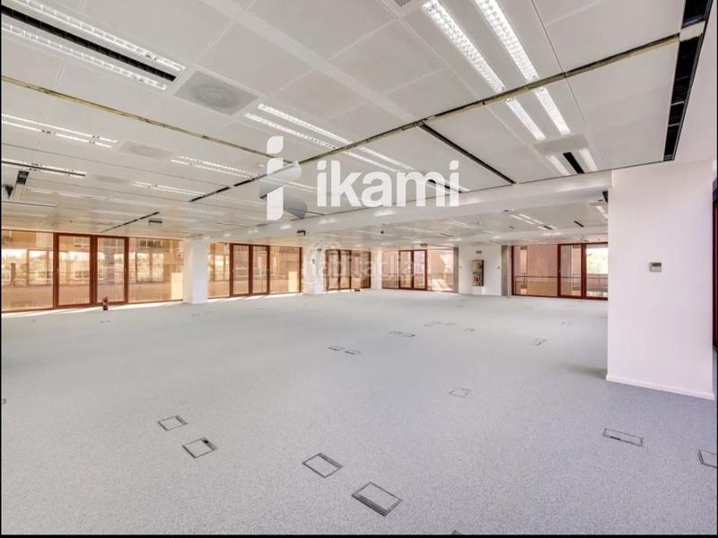 Foto 4cc0d788-9006-4fe2-9014-3d3d24ea3136. Rent office space in juan ignacio luca de tena 1 in Madrid