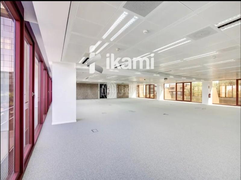 Foto bd14c30f-df49-4f15-9e9e-bf254be67497. Rent office space in juan ignacio luca de tena 1 in Madrid