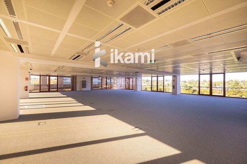 Foto cb84c761-6cdb-40b3-bff0-e65c9393832a. Rent office space in juan ignacio luca de tena 1 in Madrid