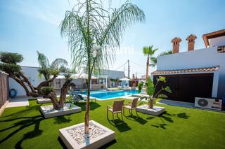 Xalet  Del cementerio. Oasis de lujo y exclusividad