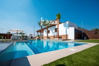 Chalet  Del cementerio. Oasis de lujo y exclusividad