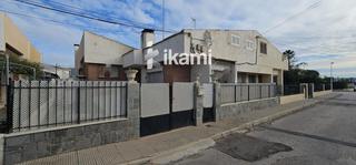 Casa adossada  Juan de juanes. Permítame presentarle esta joya inmobiliaria que redefine la com