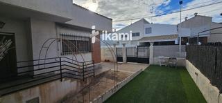 Reihenhaus  Juan de juanes. Permítame presentarle esta joya inmobiliaria que redefine la com