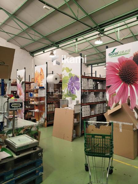 Foto 0139d549-8828-4d15-8323-52bf11d52346. Nave industrial nave almacen oficinas 1071 mts. en zona comercial en Alcorcón