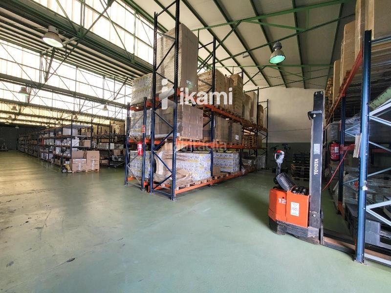 Foto 6f99a277-7009-44d3-850c-4a8d361022ef. Nave industrial nave almacen oficinas 1071 mts. en zona comercial en Alcorcón