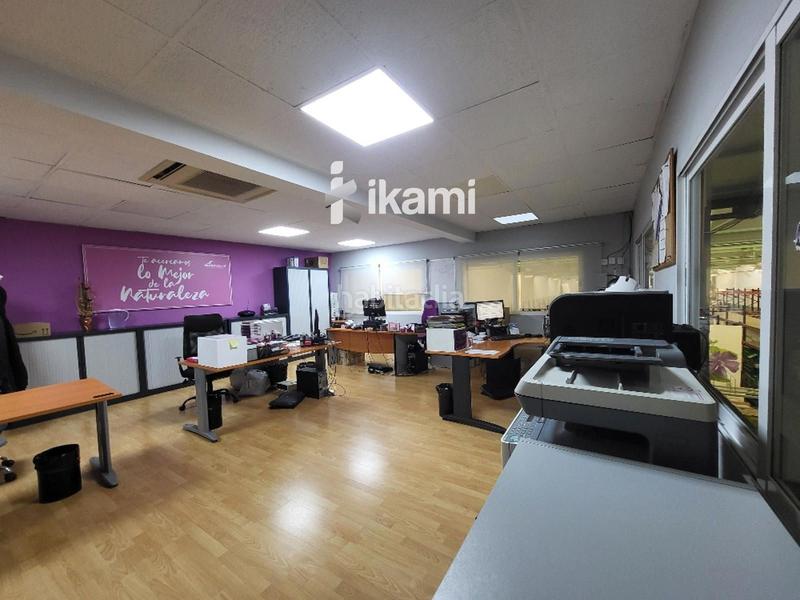 Foto a32bf0e0-8a6a-4a38-9048-4f92651b130c. Nave industrial nave almacen oficinas 1071 mts. en zona comercial en Alcorcón
