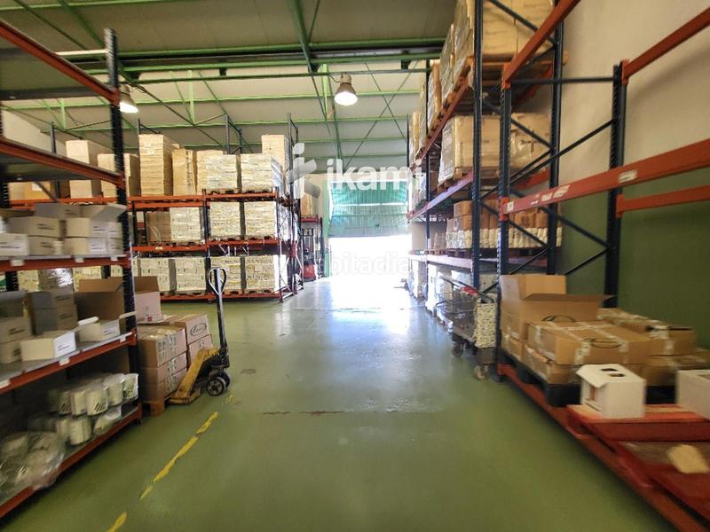 Foto ac260458-4d8d-41dd-91d1-c4a1f2b03745. Nave industrial nave almacen oficinas 1071 mts. en zona comercial en Alcorcón