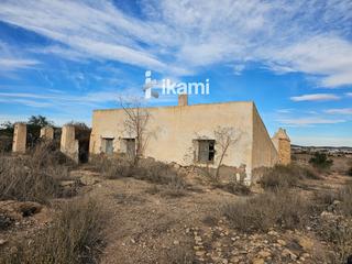 Terrain résidentiel à N/a. Te presentamos una finca rústica de 6.740m con un potencial enor