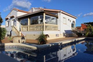 Chalet en La Xara-La Sella. Fantástica villa con distancia andando a todos los servicios