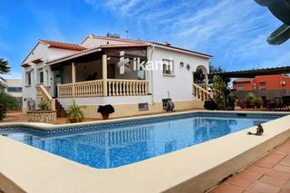 Xalet a La Xara-La Sella. Fantástica villa con distancia andando a todos los servicios